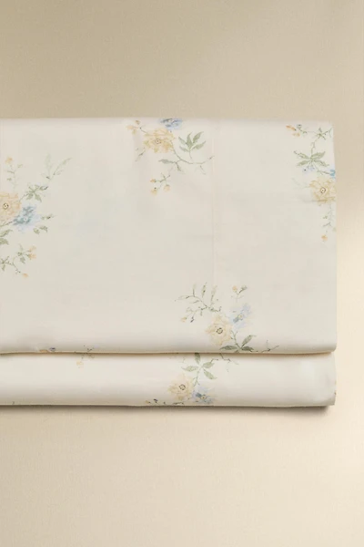 SATEEN FLAT SHEET WITH FLORAL BOUQUETS