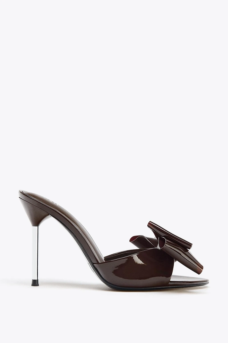 BOW HEELED SANDALS