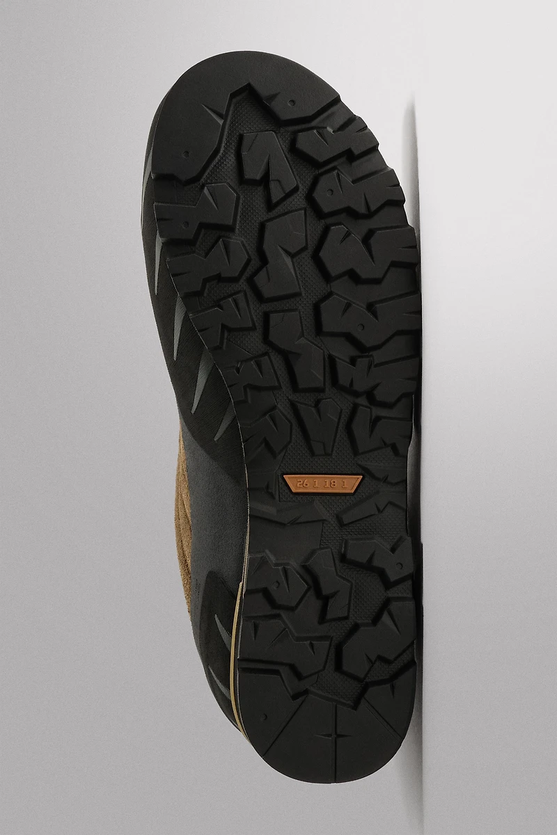 RECCO® WATERPROOF HIKING SNEAKERS