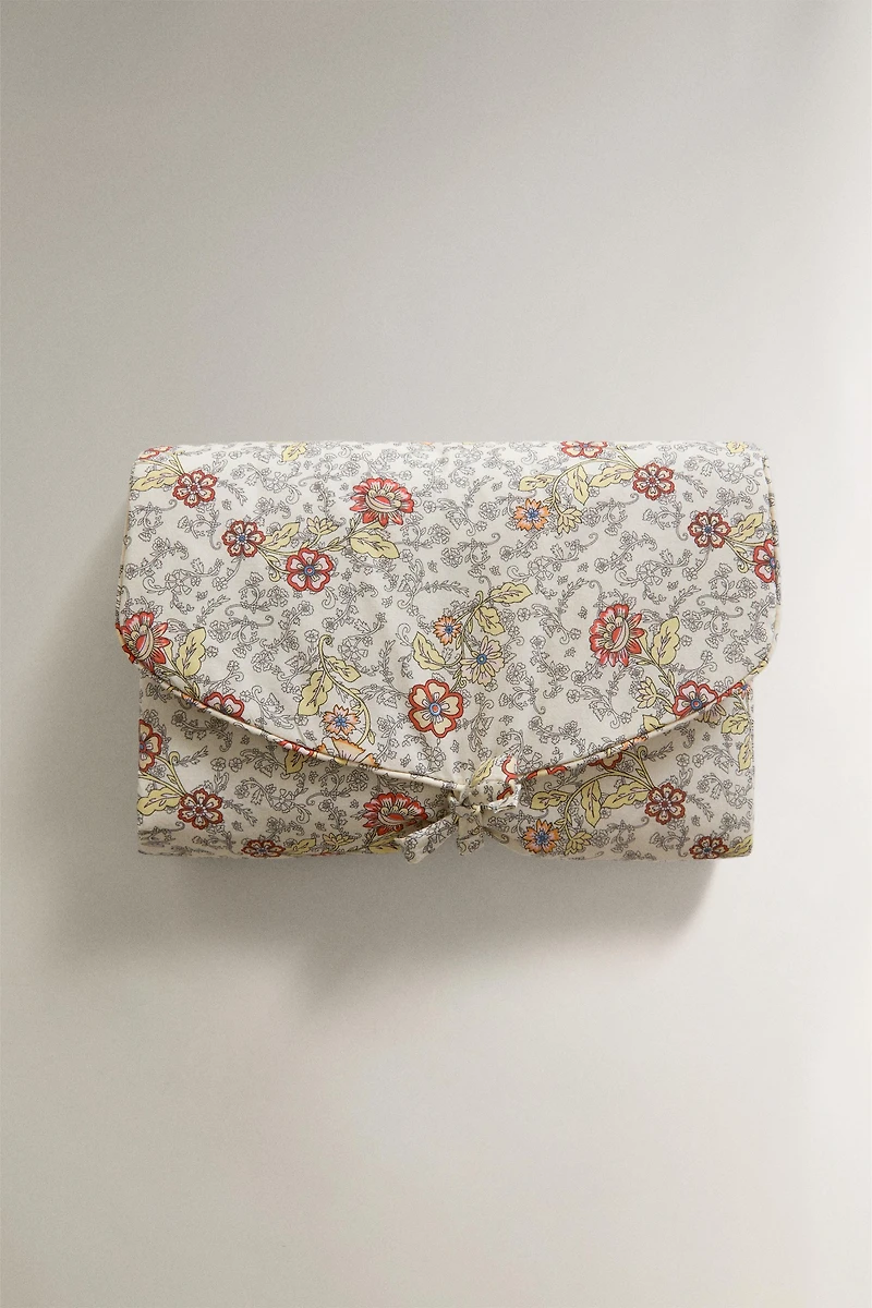BABY’S PORTABLE FLORAL CHANGING MAT
