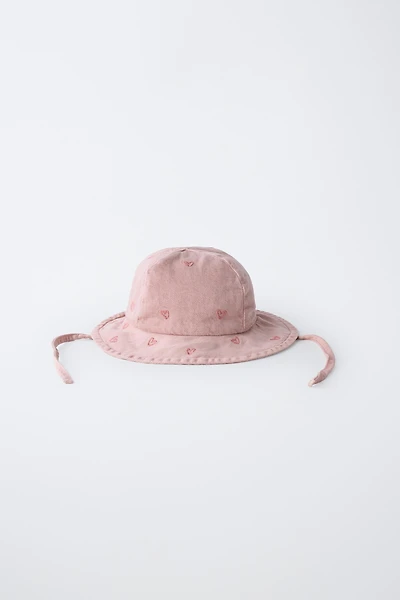 EMBROIDERED HEARTS TWILL BUCKET HAT