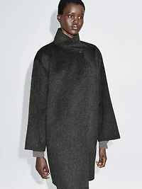 Manteau cape à col montant en laine mélangée