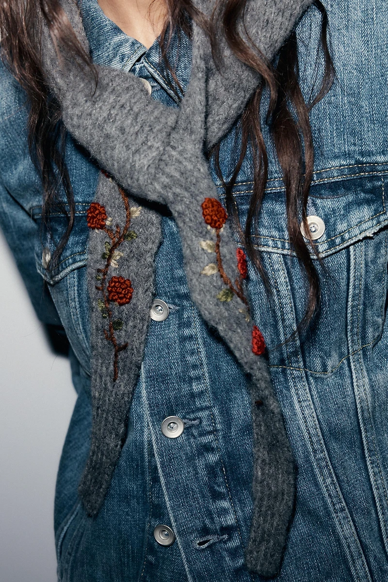 FLORAL EMBROIDERED KNIT BANDANA