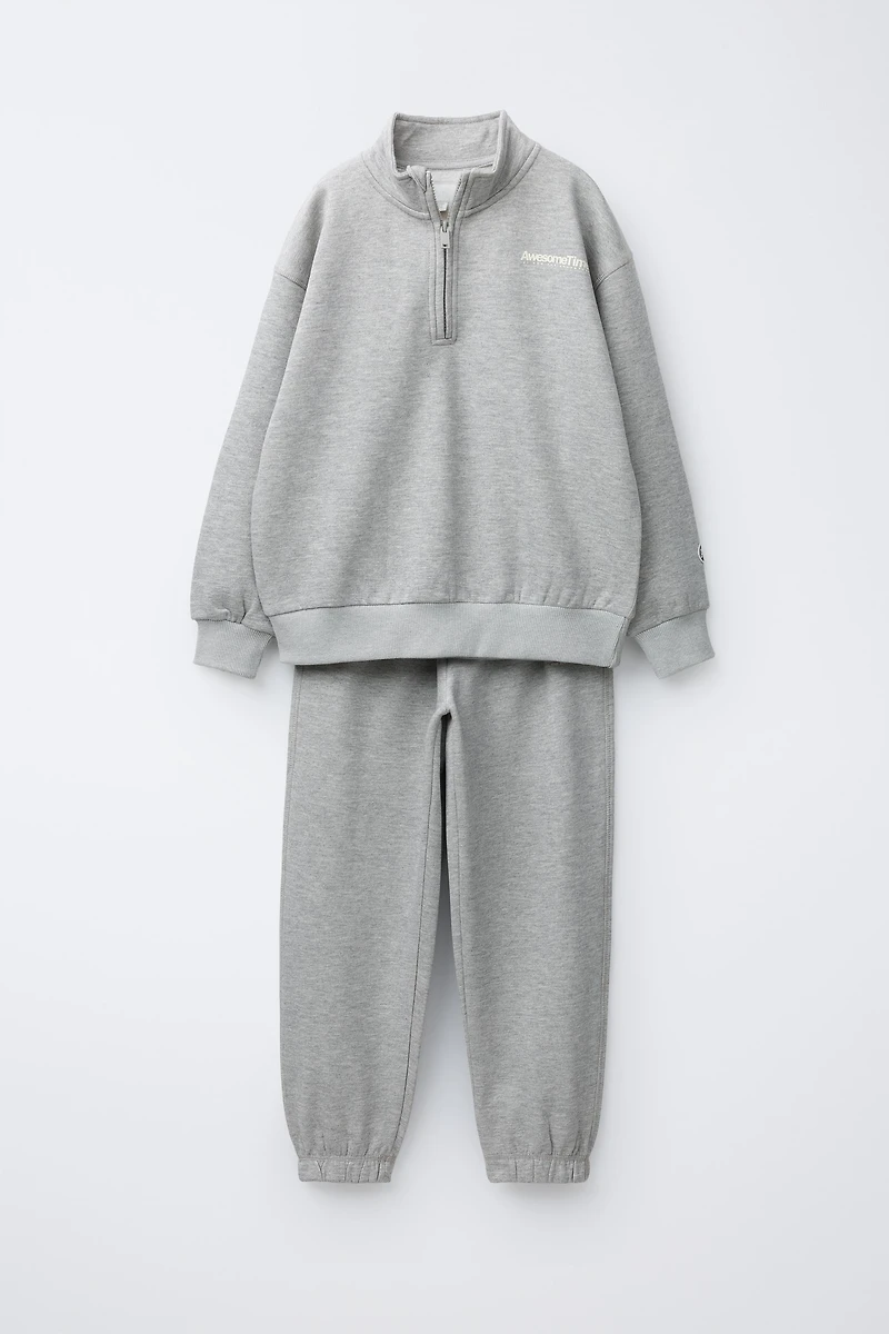SWEATSHIRT AND JOGGER PANTS SET