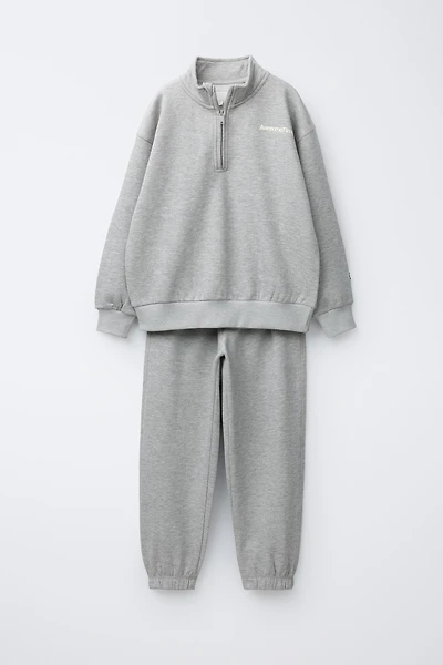 SWEATSHIRT AND JOGGER PANTS SET