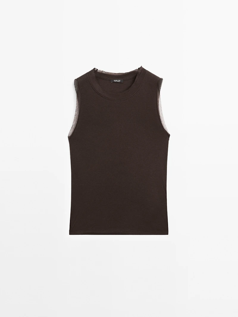 Sleeveless T-shirt with double piping
