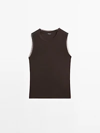 Sleeveless T-shirt with double piping