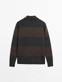 100% cashmere sweater with pocket detail