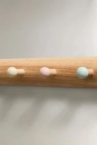 CHILDREN’S MULTICOLORED WALL HANGER