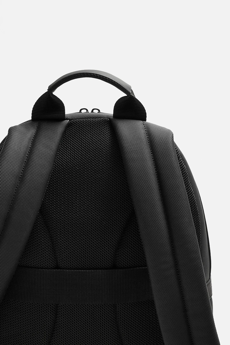 SAC À DOS TEXTURÉ EFFET GOMME