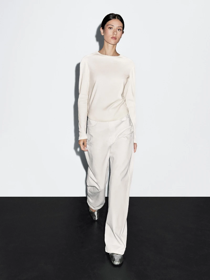 Long sleeve T-shirt with rounded hem