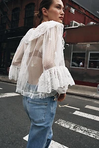 BLOUSE ROMANTIQUE SEMI-TRANSPARENTE