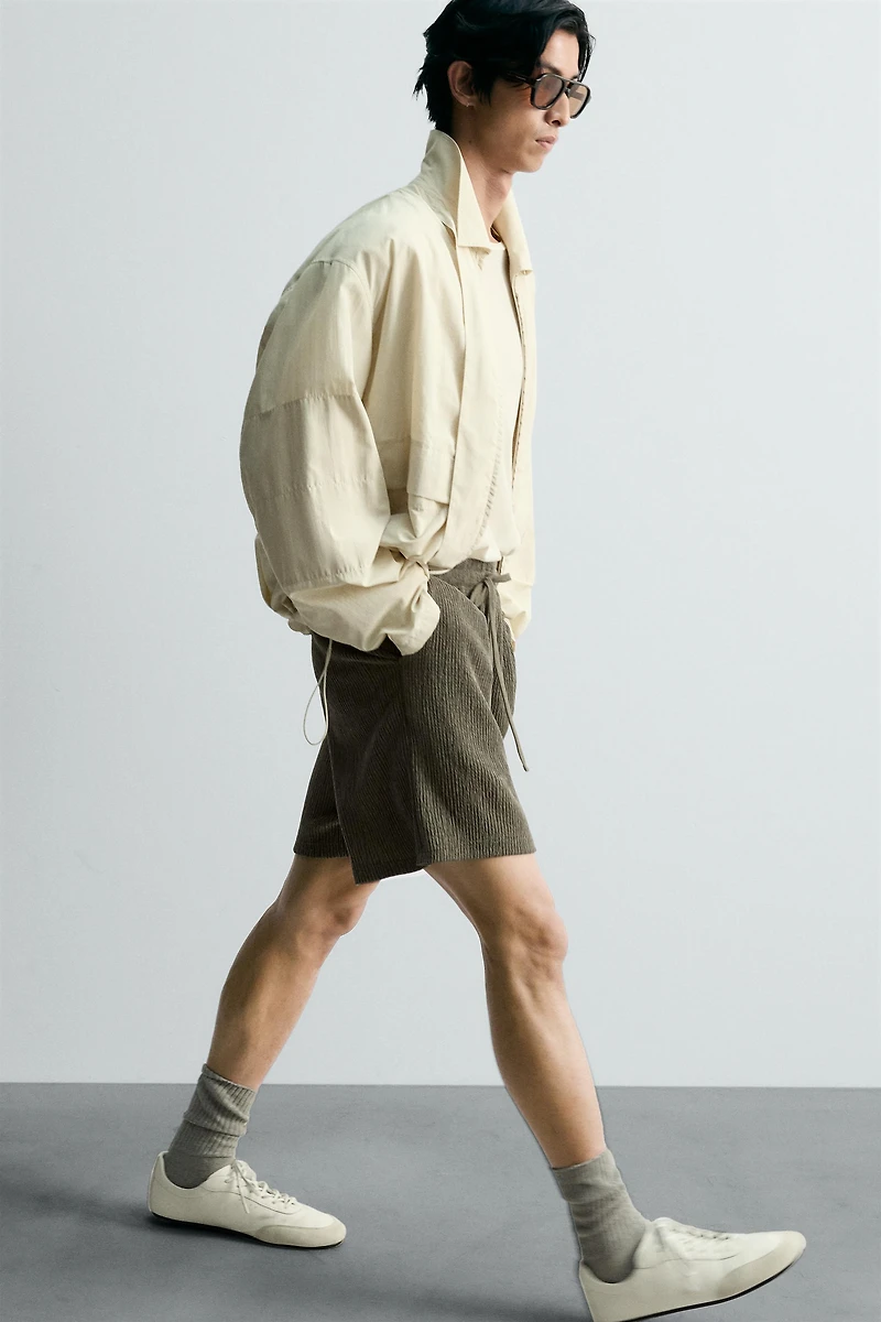 TEXTURED RELAXED FIT SHORTS