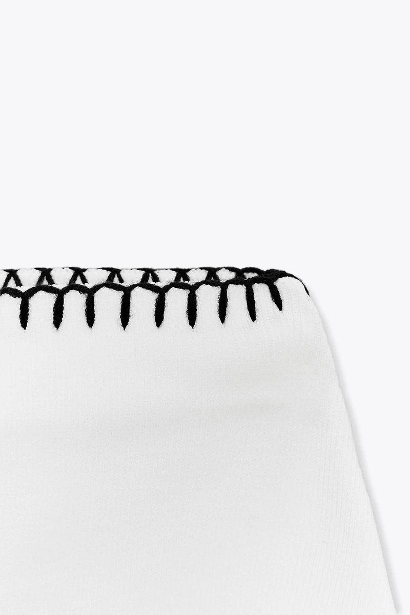 JUPE EN MAILLE BRODERIES CONTRASTE