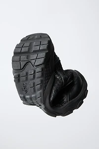 BAREFOOT SNEAKERS