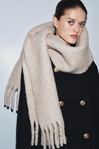 CHUNKY FRINGED SCARF
