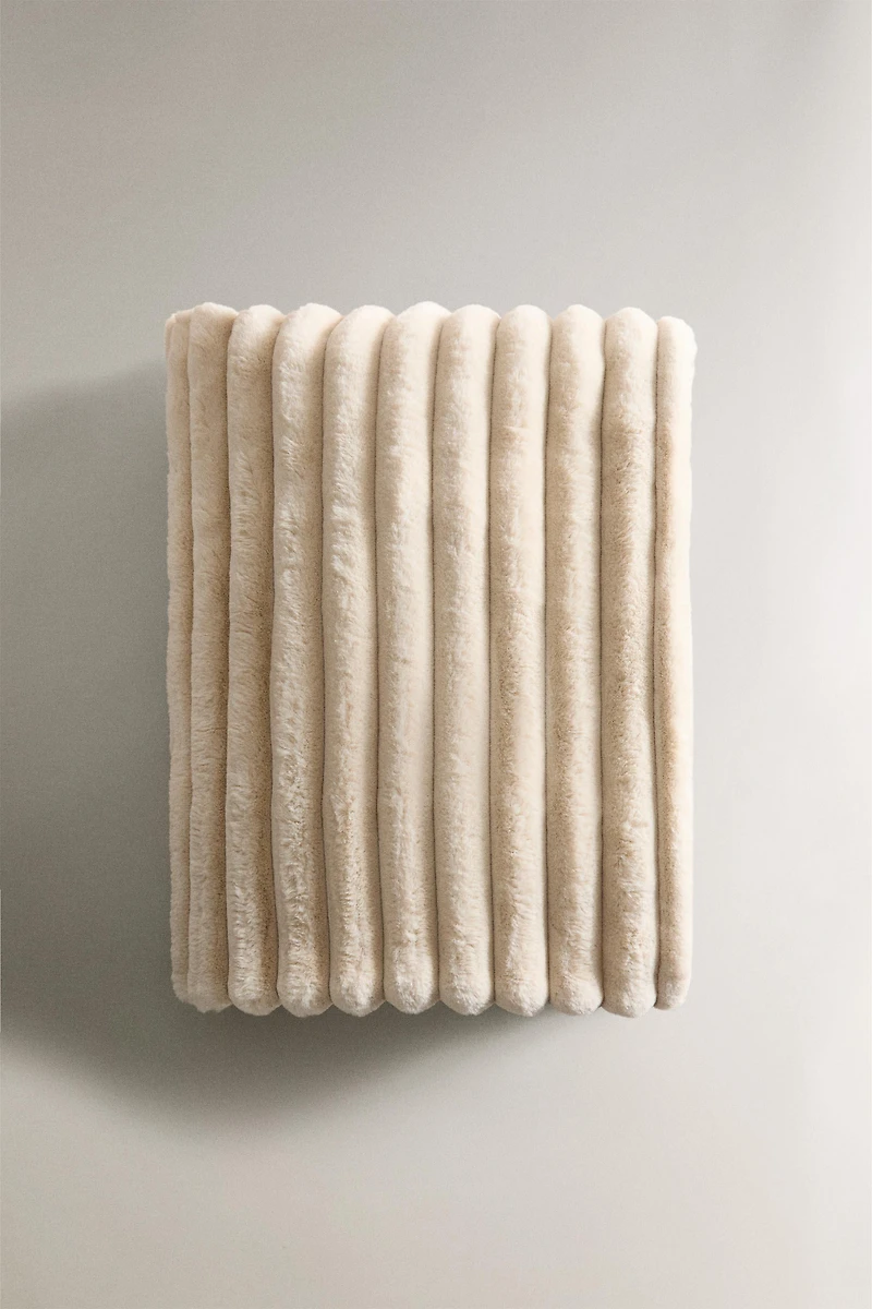 TEXTURED FAUX FUR BLANKET