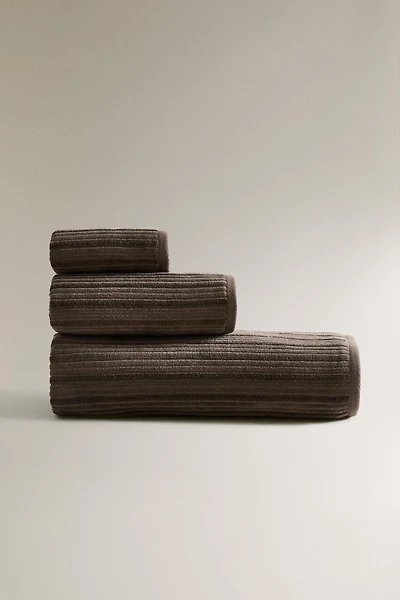 STRIPED TEXTURED VELOUR BATH TOWEL