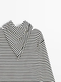Striped sweater with bandana