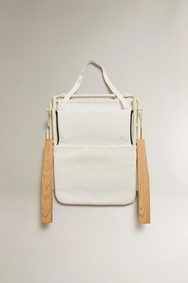 FOLDING BEACH CHAIR WITH WOODEN ARMRESTS