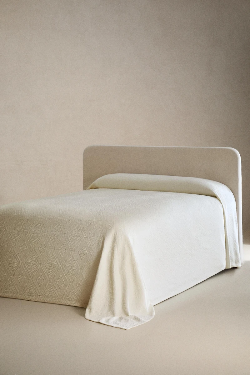 COTTON BEDSPREAD WITH GEOMETRIC DESIGN