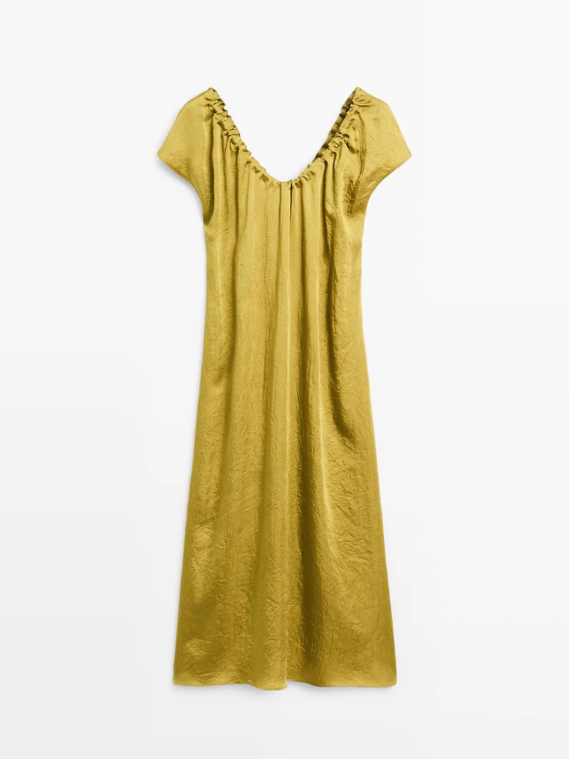 Robe midi satinée et froncée