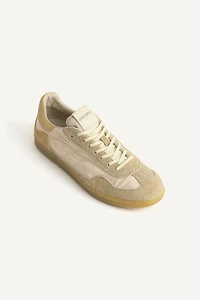 LTHR SNKRS