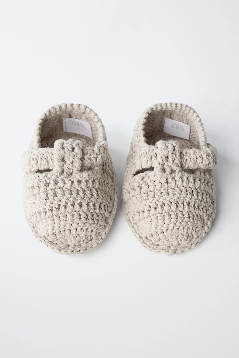 KNITTED BOOTIES