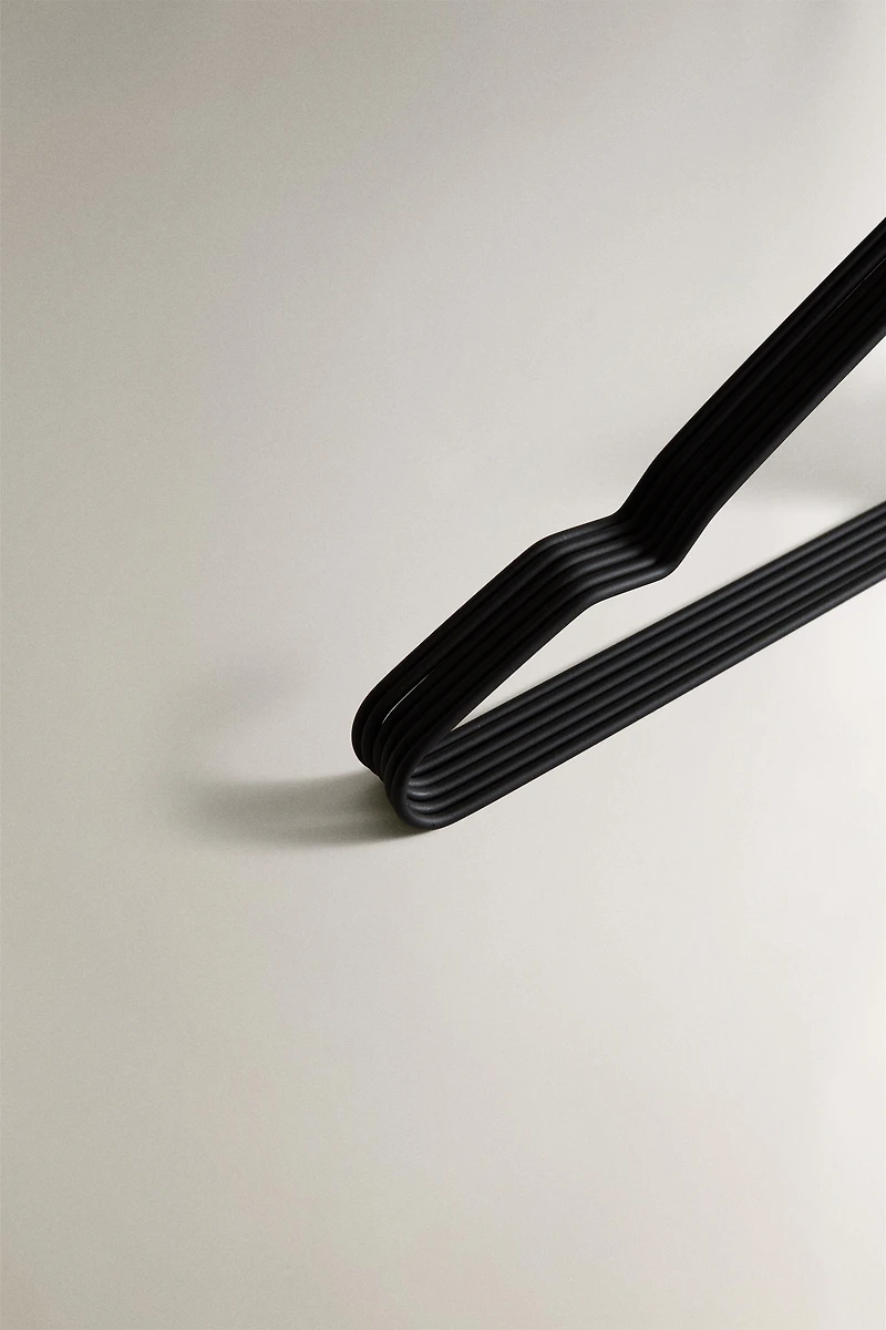 RUBBERIZED HANGERS (PACK OF 6)