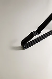 RUBBERIZED HANGERS (PACK OF 6)