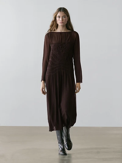 Robe midi fluide froncée