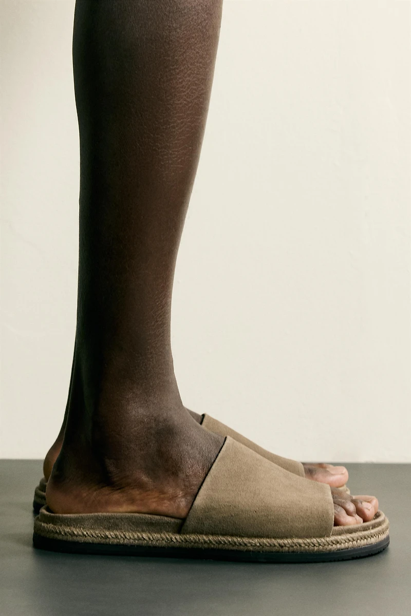 LEATHER SANDALS