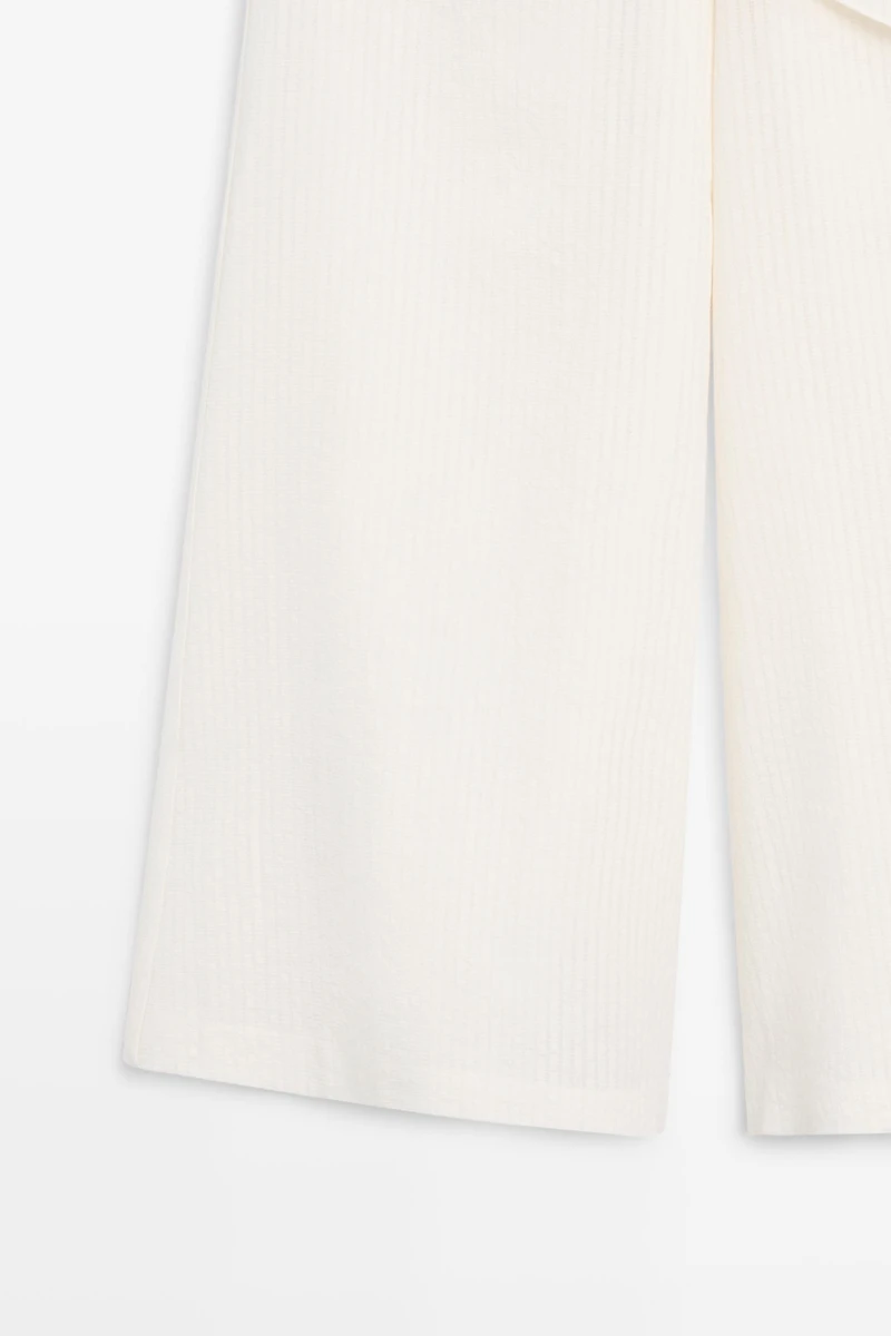Total look textured skort