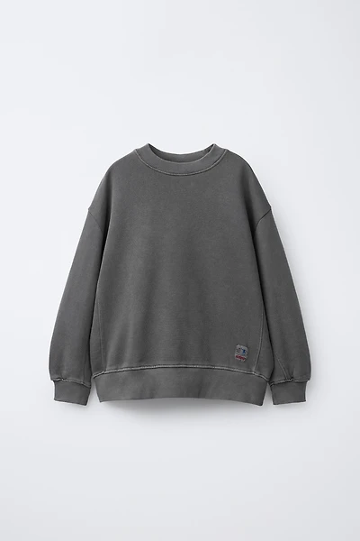 GARMENT DYE LABEL SWEATSHIRT