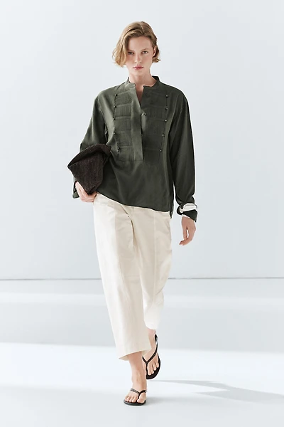 Pintuck shirt with stand collar