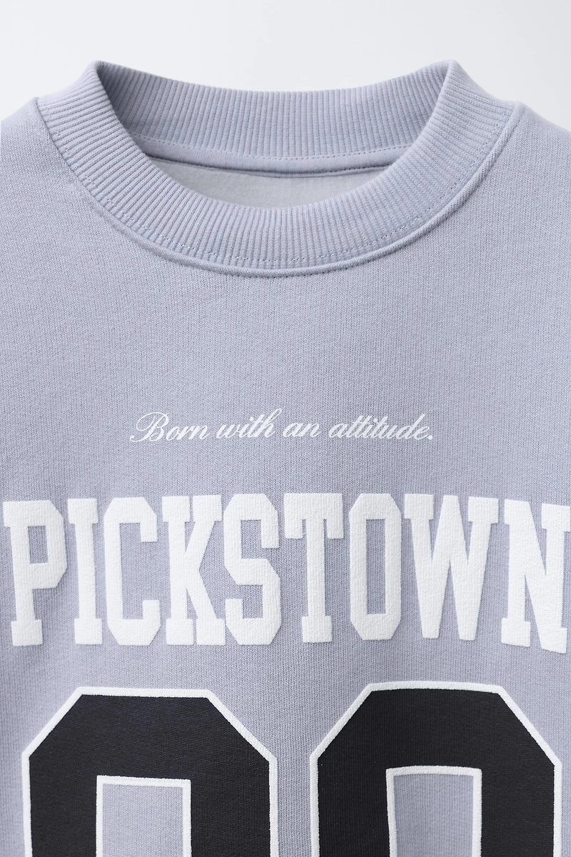 PRINTED NUMBER AND TEXT SWEATSHIRT