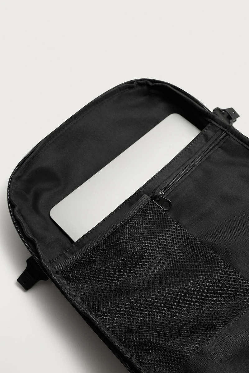 MULTIPOCKET TECHNICAL BACKPACK