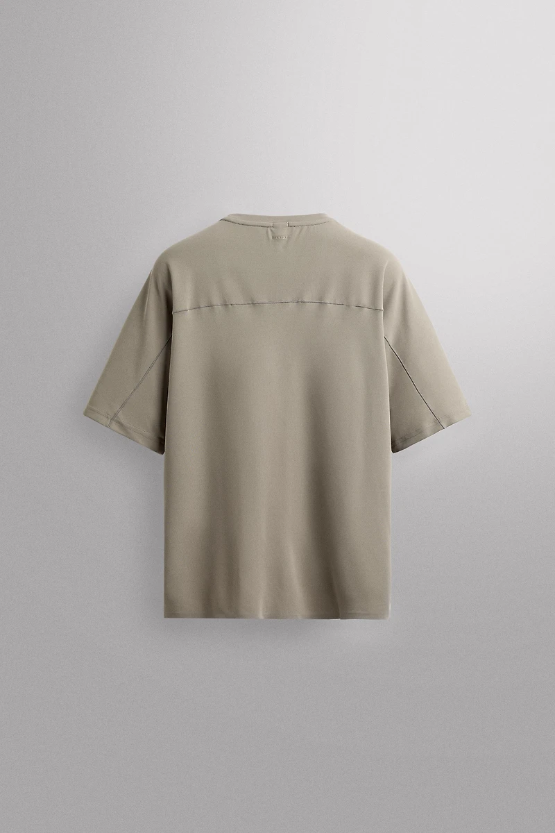 TECHNICAL PIQUÉ TEXTURE T-SHIRT