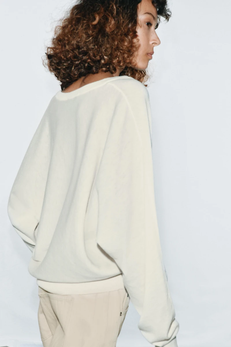 V-NECK KNIT JUMPER