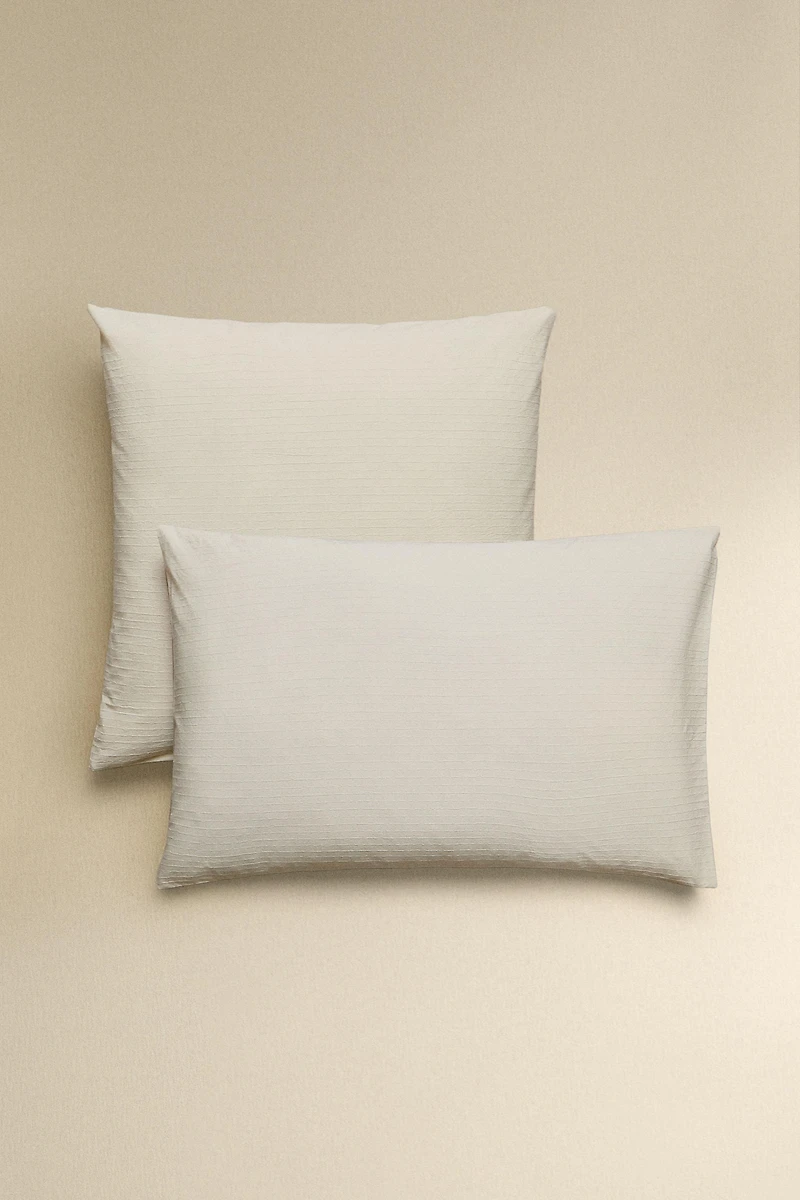 TEXTURED PILLOWCASE