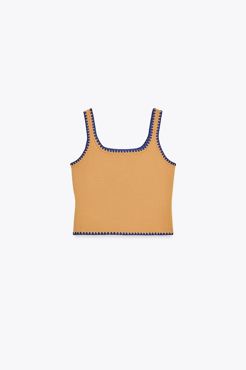 CONTRAST EMBROIDERY KNIT TOP