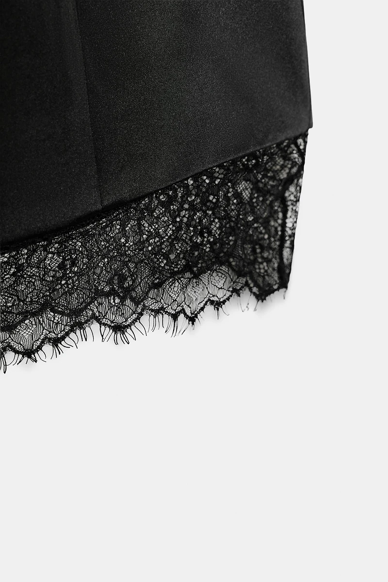 ROBE COURTE SATINÉE DENTELLE