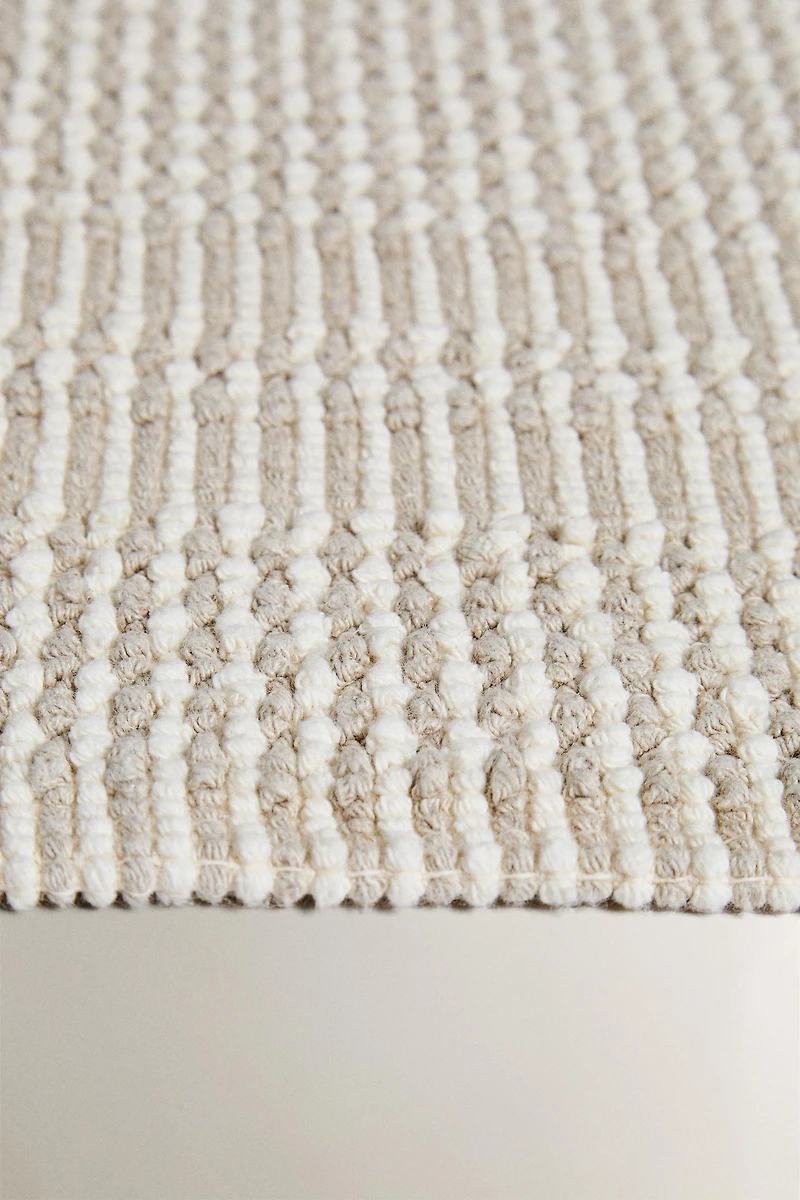 TEXTURED CHECK BATH MAT