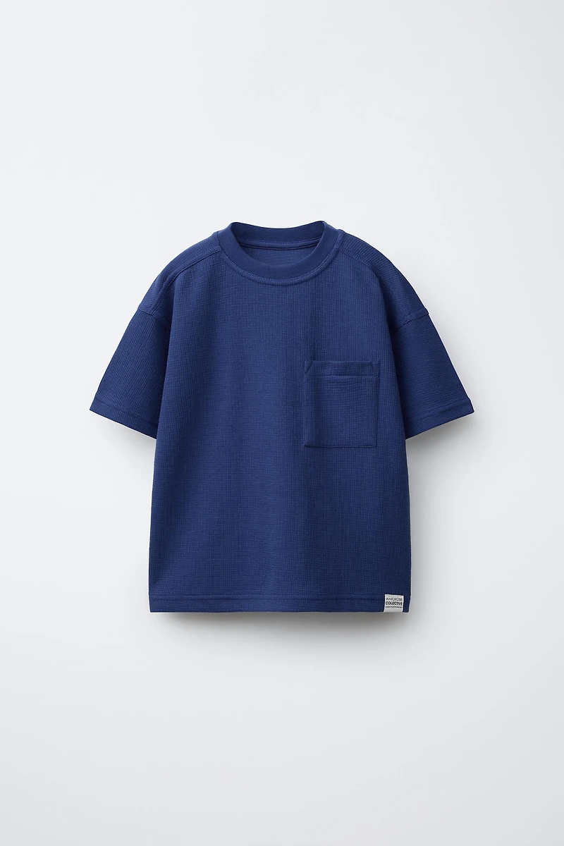ENSEMBLE T-SHIRT ET SHORT GAUFRÉ ÉTIQUETTE