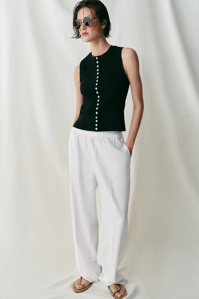 BUTTONED TOP