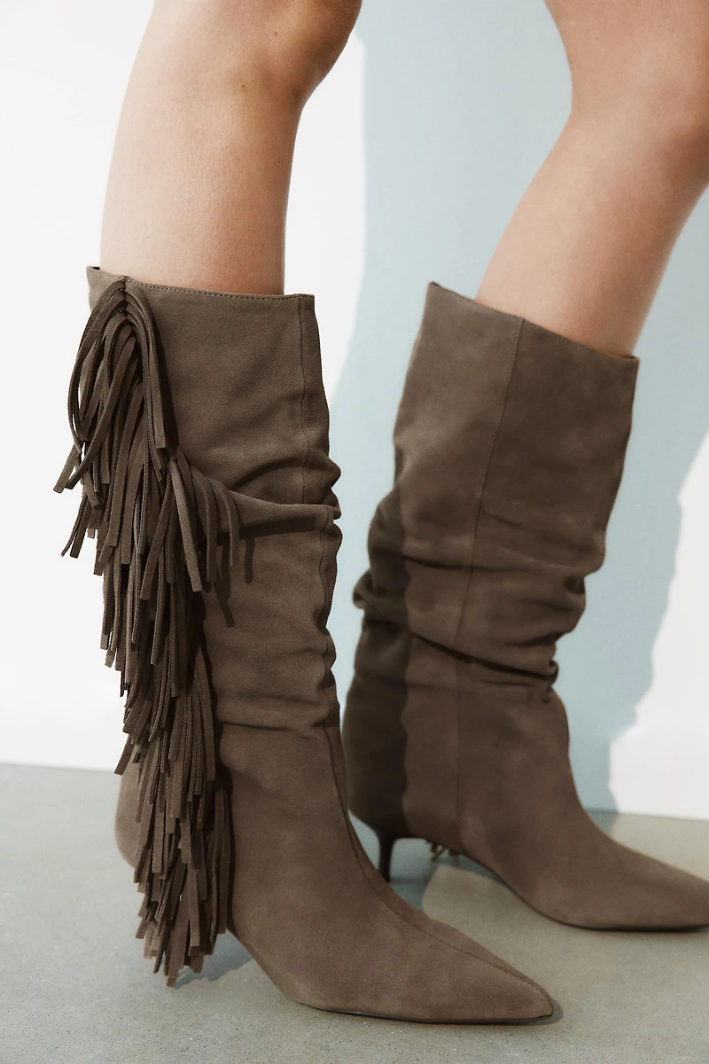 FRINGED SUEDE BOOTS
