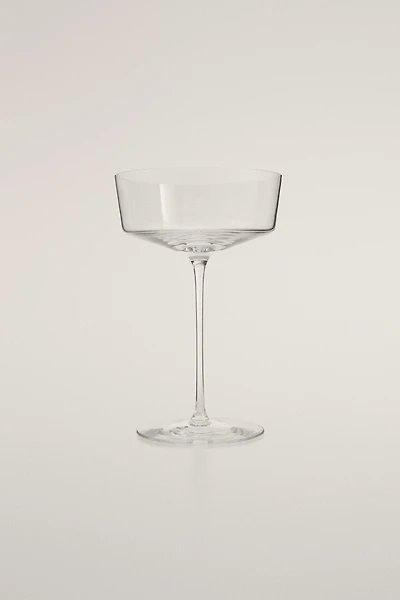 LOW CRYSTALLINE GLASS