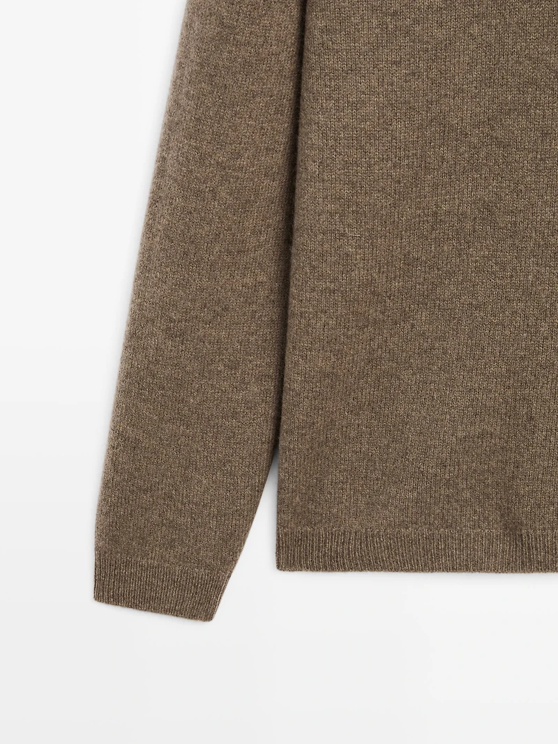 Oversize V-neck knit sweater