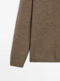 Oversize V-neck knit sweater