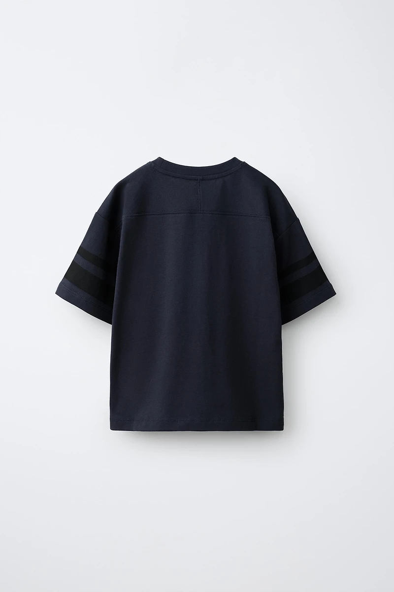 T-SHIRT AVEC PIÈCE NUMÉRO